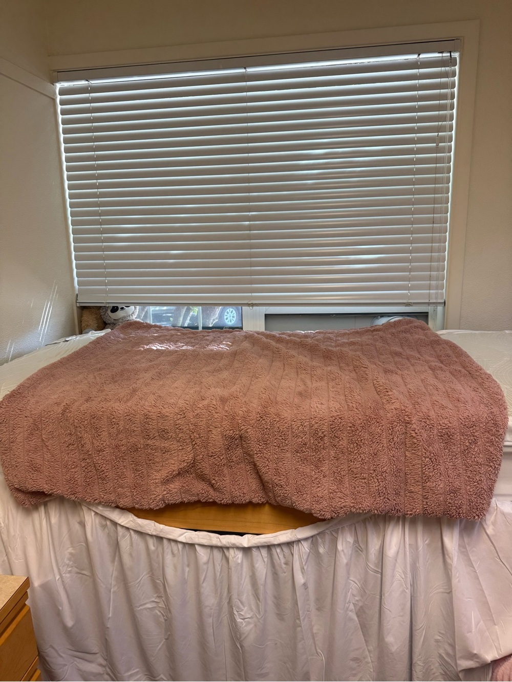 Plush Textured Throw Blanket in Dusty Rose